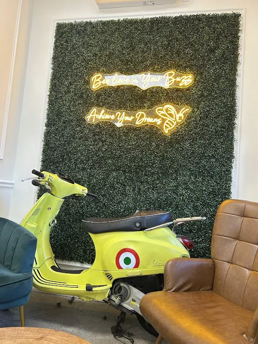 Busy Bee Coffee & Wine Bar Picture 8