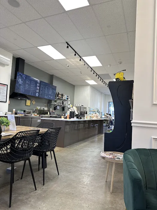 Busy Bee Coffee & Wine Bar Picture 3