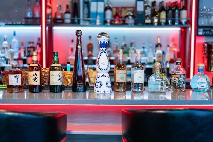 PARTY HOUSE BAR & LOUNGE Picture 4