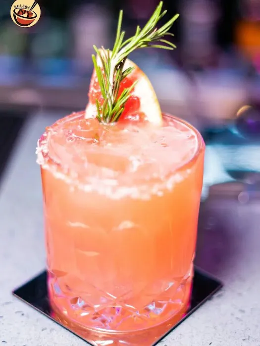 PARTY HOUSE BAR & LOUNGE Picture 7