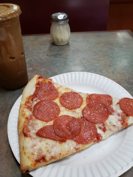 Gigi's Pizzeria - Whitestone Picture 1