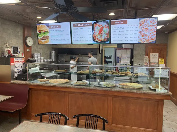 Gigi's Pizzeria - Whitestone Picture 3