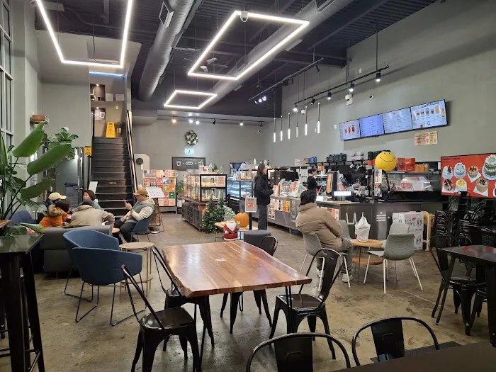 Cafe W & Bakery / Dessert Picture 3