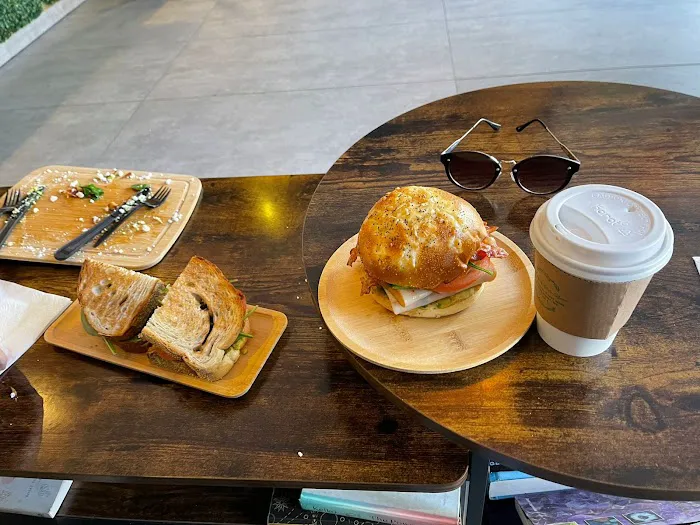 House of Saturn Cafe Picture 4