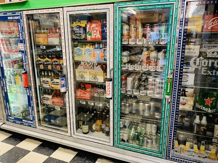 ZEE'S GOURMET DELI - HILL'S TRADING Corp. Picture 5