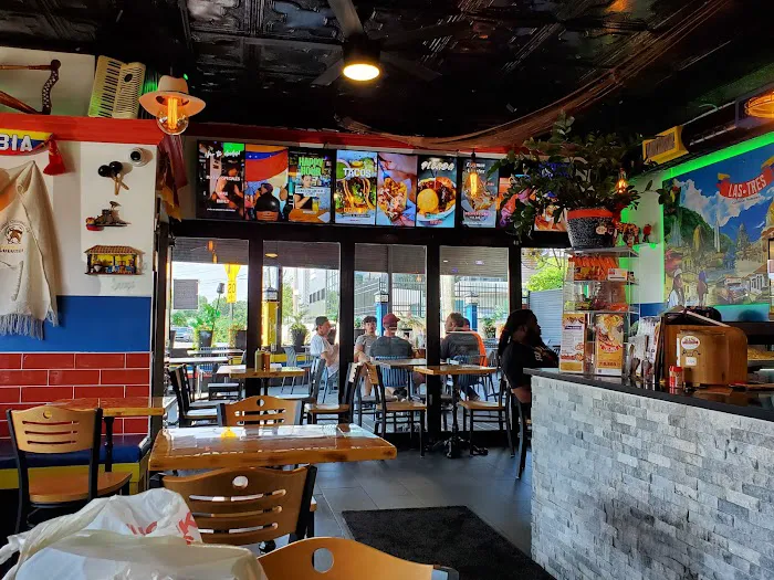 Las Tres Restaurant Picture 5