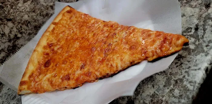 Lucia Pizza Picture 1