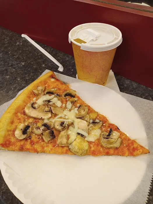 Lucia Pizza Picture 3