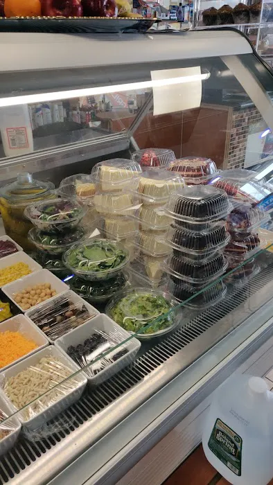 W E Deli Grocery Corp Picture 3