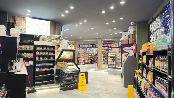 BAYVIEW DELI & GRILL Picture 2