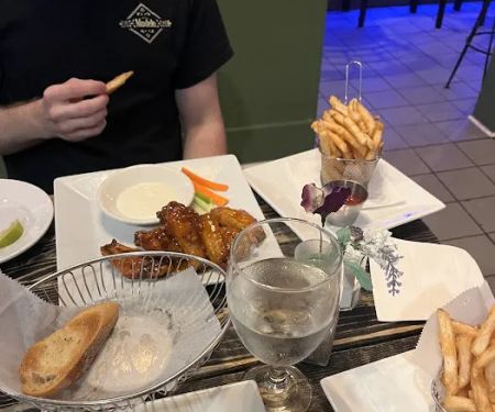 Rosa Blanca Bar & Grill