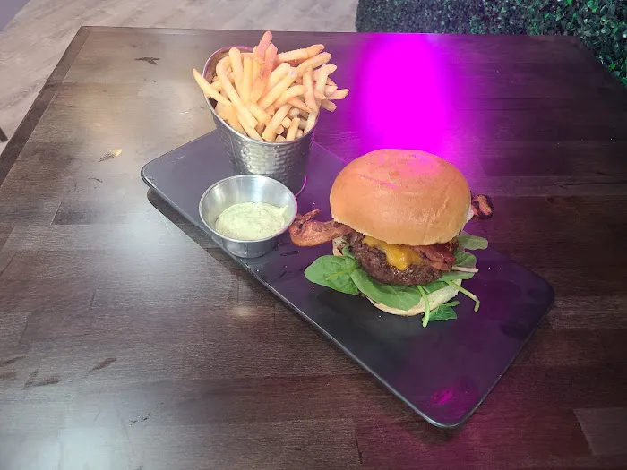 Edge Restaurant & Lounge Picture 7