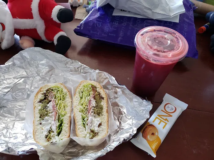 M & M Deli Plus Picture 9