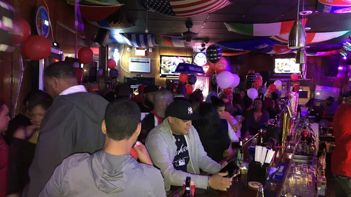 Bases Loaded Sports Bar Picture 4