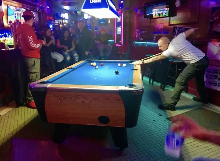 Bases Loaded Sports Bar Picture 5