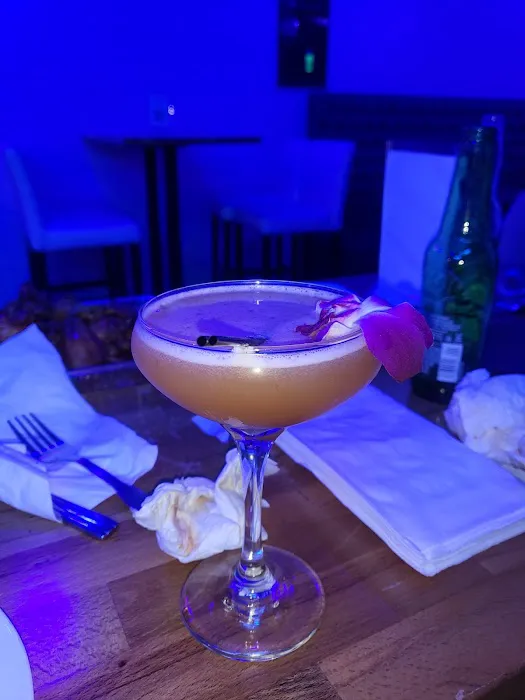 Oui Cocktail Lounge Picture 5