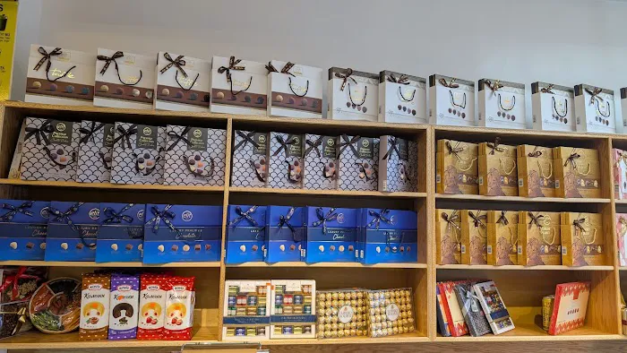 Aziza Sweets & Coffee Shop Picture 4