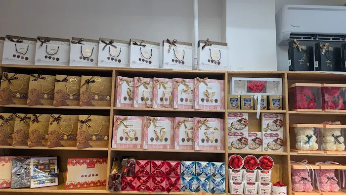 Aziza Sweets & Coffee Shop Picture 3