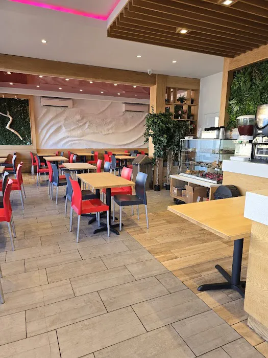 Corner Cafe Picture 7