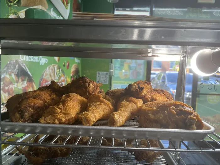 Gyro Hub And Fried Chicken Picture 3