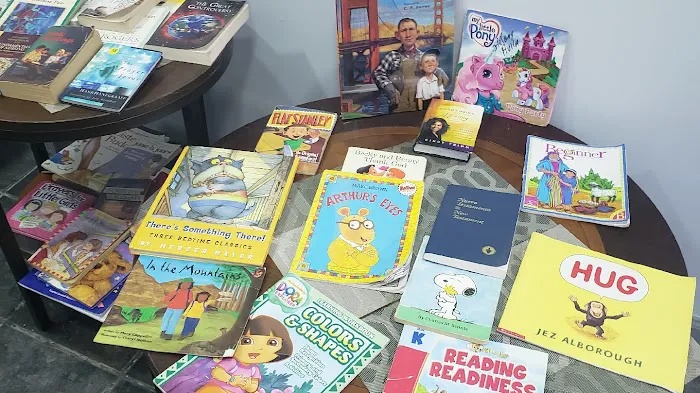 BOOKS & THINGS Picture 2