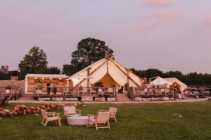 Three Peaks Lodge – Dining At Collective Retreats Governors Island Picture 1