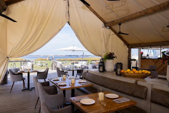 Three Peaks Lodge – Dining At Collective Retreats Governors Island Picture 9