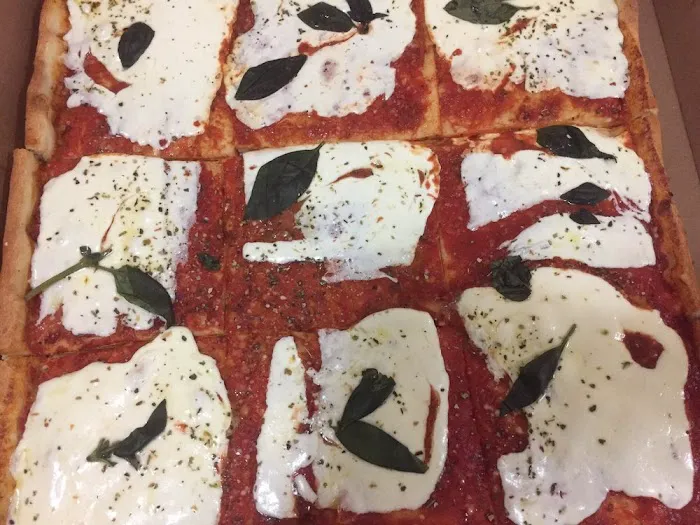 Geo's Pizzeria & Restaurant Picture 3