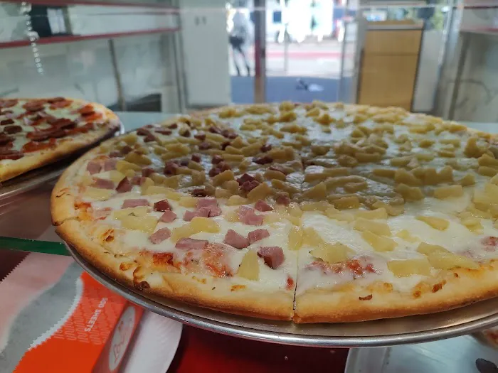 Jamaica hot pizza Picture 2