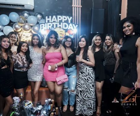 Zest Lounge