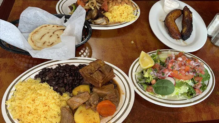 El Comal Pupuseria Picture 5