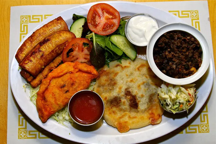 El Comal Pupuseria Picture 7