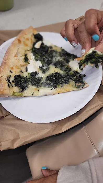 Mama Mia's Pizza - Jamaica Picture 3