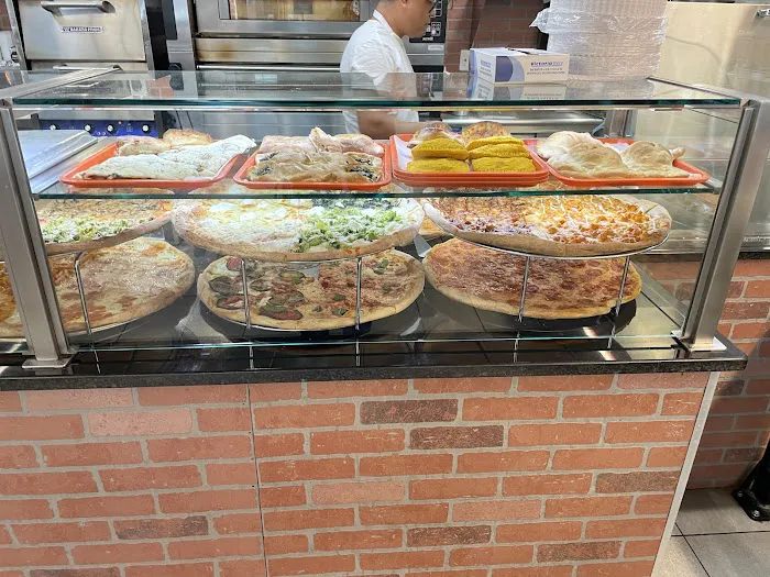 Mama Mia's Pizza - Jamaica Picture 10