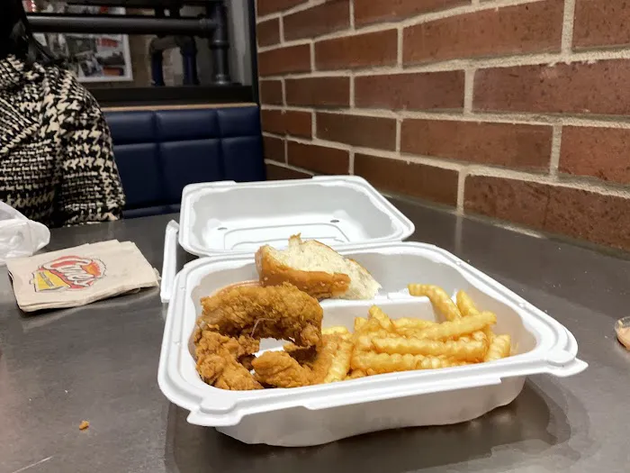 Raising Cane's Chicken Fingers Picture 6
