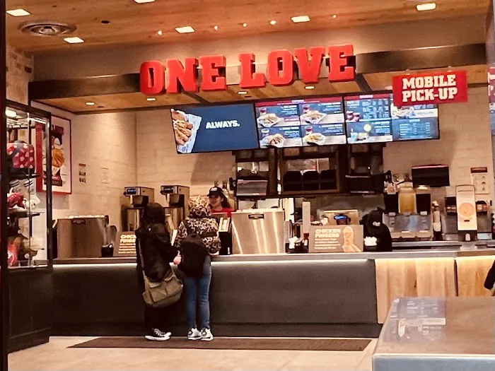 Raising Cane's Chicken Fingers Picture 8