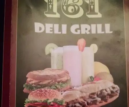 Queen's Pizza & Deli