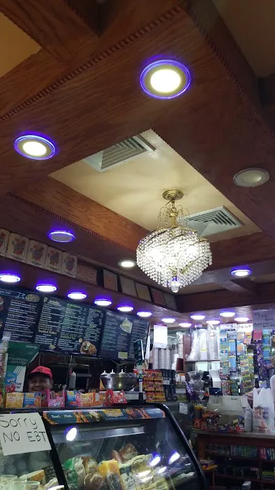 Queen's Pizza & Deli Picture 6