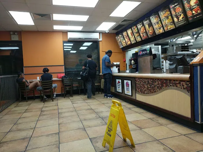 Taco Bell / Pizza Hut Picture 10