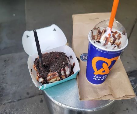 Cinnabon