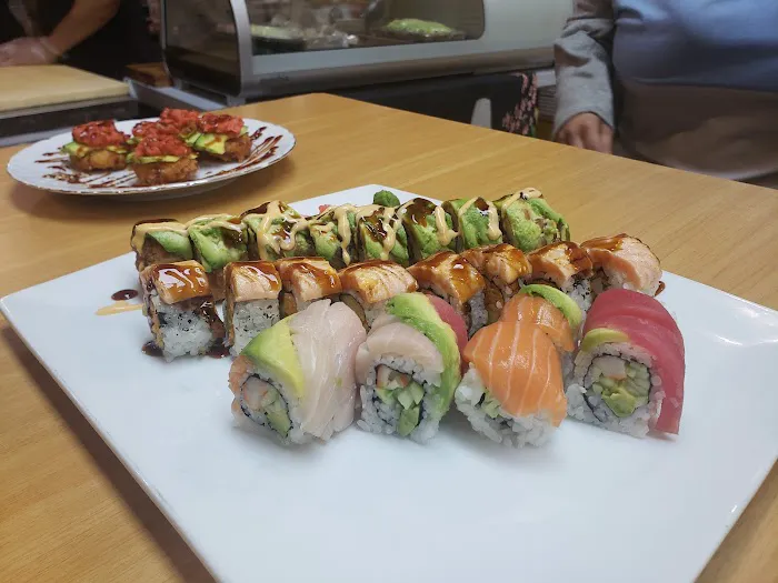 Sushi kingdom & Asian Fusion Picture 1