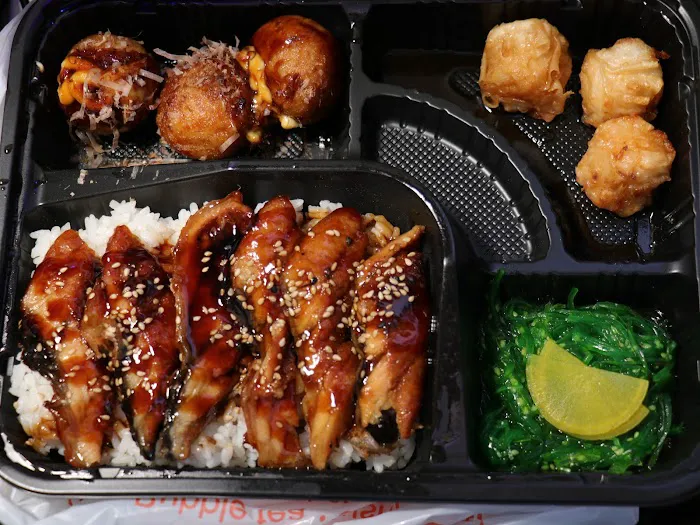 UMI TEA Fried Chicken & Sushi Picture 4