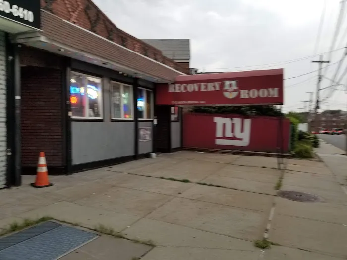 The Recovery Room Sports Bar Picture 4