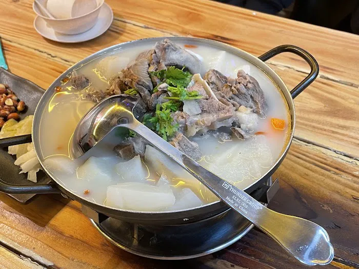 砂锅爱上串儿 Bian Liang Restaurant Picture 4