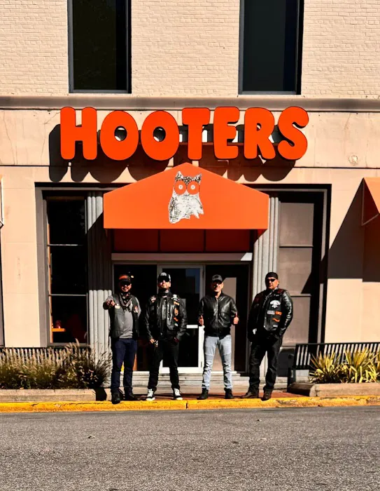 Hooters of Fresh Meadows Picture 2