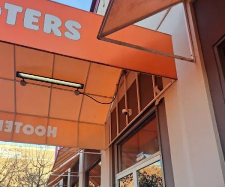 Hooters of Fresh Meadows