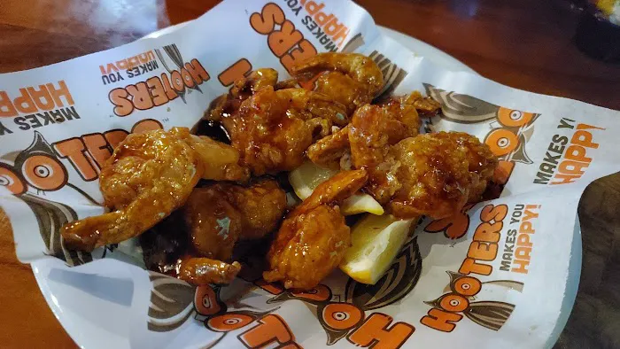 Hooters of Fresh Meadows Picture 9
