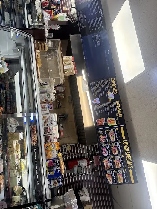 Manny's Deli & Grill Picture 7