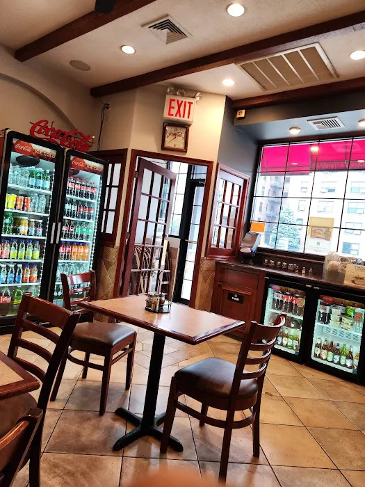 Cugini Pizzeria & Ristorante Picture 2