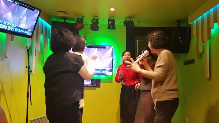 Happy Karaoke Picture 7